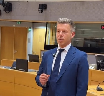 Magyar Péter: Az uniós intézmények vezetői minden támogatást megadnak Magyarországnak - illusztráció
