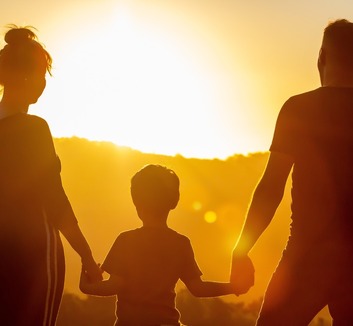 Megérkeztek a születési és halálozási adatok: Több mint négy és fél ezerrel lettünk kevesebben márciusban - illusztráció