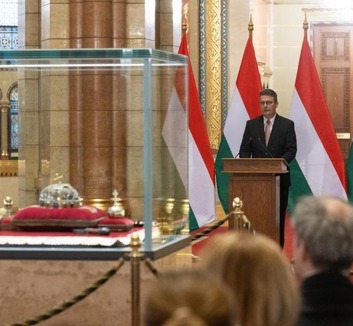 Átvették megbízólevelüket a listán megválasztott országgyűlési képviselők - illusztráció