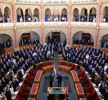 Magyar Péter elítélte a Mi Hazánk kivonulását az Országgyűlés alakuló üléséről - illusztráció