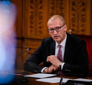 Tarr Zoltán: Átláthatóság, párbeszéd és nem titokban hozott döntések lesznek a kulturális élet területén is - illusztráció
