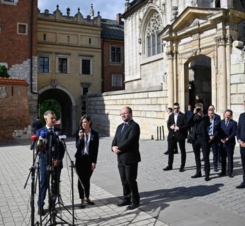 Magyar Péter: Szeretnénk a visegrádi együttműködést feléleszteni - illusztráció