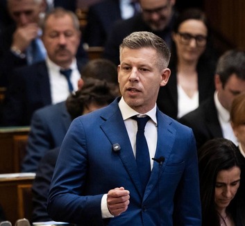 Magyar Péter Brüsszelben: A legfontosabb az uniós források helyzete - illusztráció