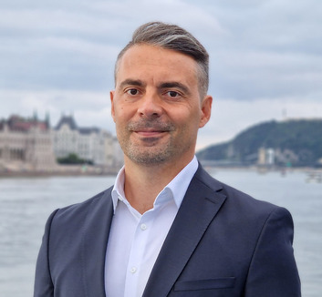 Újabb helyről kap támadást Sulyok Tamás: Tüntetést szerveznek Vonáék - illusztráció