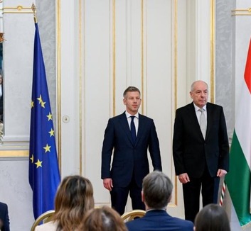 Lejár a határidő: Magyar Péter hétfő reggel felkeresi az államfőt - illusztráció