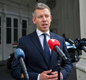 Magyar Péter: Magyarország továbbra sem küld sem katonát, sem fegyvereket Ukrajnába - illusztráció