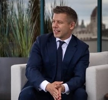 Magyar Péter: A kormány a jövő héten benyújtja az uniós források hazahozatalához szükséges jogszabálycsomagot - illusztráció