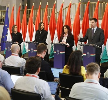 Vendégmunkásokat, környezetvédelmet és oktatást érintő döntéseket hozott a magyar kormány - illusztráció