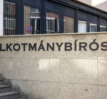 Négy 70 év feletti tagja van az Alkotmánybíróságnak - illusztráció