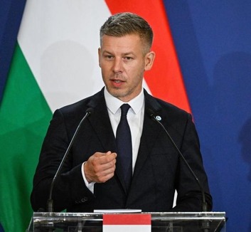 Magyar Péter: Kormányrendeletet fogadtunk el a védelmi tevékenység összehangolására - illusztráció