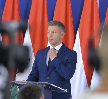 Magyar Péter: A legfőbb ügyész tisztítsa meg szervezetét a magyar Cosa Nostra szereplőitől! - illusztráció