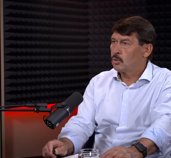 Áder János szerint alkotmányellenesen akarják elmozdítani Sulyok Tamás köztársasági elnököt - illusztráció