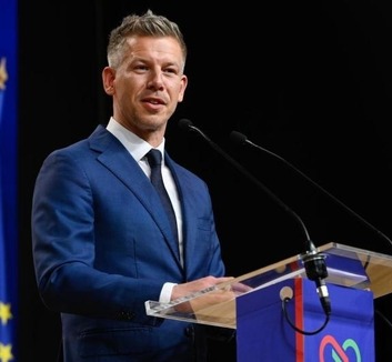 Magyar Péter: Áder János alapítványa eddig 18,3 milliárd forintot kapott - illusztráció