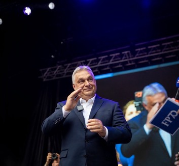 Orbán Viktor: "Békésen emeljük fel szavunkat az önkényuralom ellen"! - illusztráció