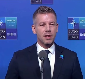 Magyar Péter: Sikerült megerősíteni a világ legerősebb politikai és védelmi szövetségének egységét - illusztráció