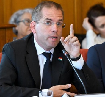 Ruff Bálint: Az előző kormány célja mások gazdagítása volt - illusztráció