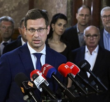 Magyar Péter: Orbán Viktor magára hagyta pártját, Gulyás Gergely elhagyta a süllyedő hajót - illusztráció
