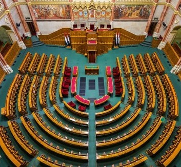 Kétnapos rendkívüli parlamenti ülés összehívását kezdeményezte a kormány - illusztráció