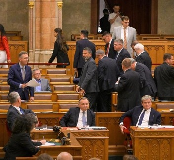 Kivonult a parlament üléséről a Fidesz és a KDNP, a házbizottság rendkívüli ülésének összehívását kezdeményezik - illusztráció