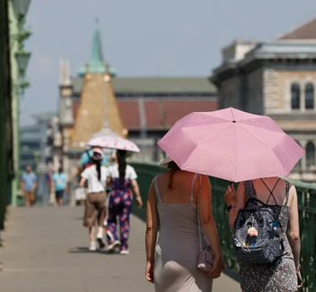 Meghosszabbították péntek éjfélig a harmadfokú hőségriasztást - illusztráció