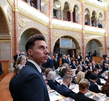 Radnai Márk: A közmédia megújításáról szóló egyeztetéssel indul el a Közhang - illusztráció