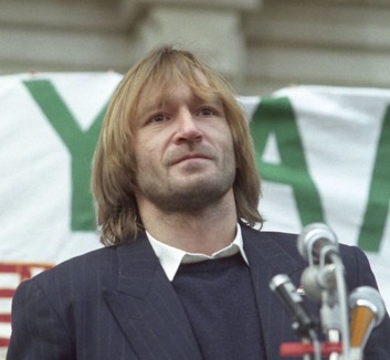 Magyar Péter: Cserhalmi György kapja meg a Magyar Érdemrend nagykeresztjét - illusztráció