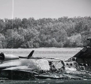 Gripen-baleset: A honvédelmi miniszter szerint a pilótának és a tűzoltóknak köszönhető a nagyobb károk elkerülése - illusztráció