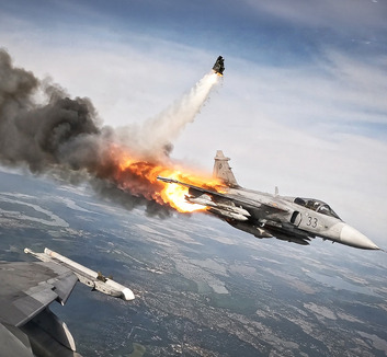 Gripen-baleset: Megműtötték a pilótát, teljes felépülése várható - illusztráció