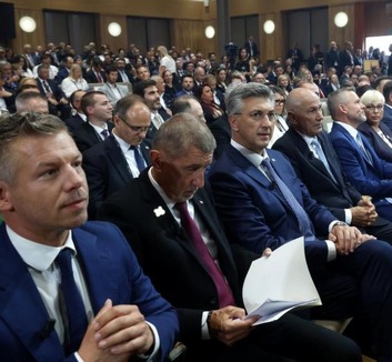 Magyar Péter: A kormány konstruktív szereplő az EU-ban, de a nemzeti érdekeket továbbra is kiemelten képviseli - illusztráció