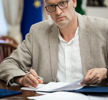 Benyújtotta felmondását a Nemzetstratégiai Kutatóintézet elnöke - illusztráció