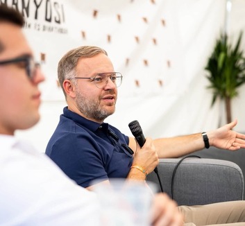 Az NVB kiadta Orbán Balázsnak Szekeres Pál EP-mandátumát - illusztráció