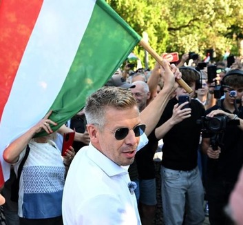 Országjárásra indult Magyar Péter - illusztráció