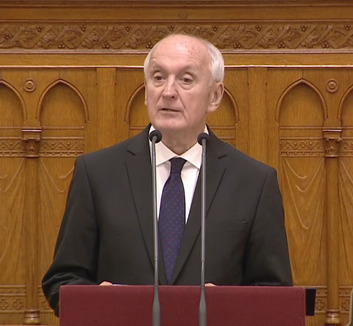 Sándor-palota: A köztársasági elnök fenntartja az Országgyűlésben elmondott véleményét - illusztráció