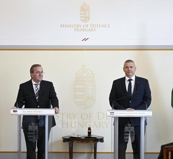 Ruszin-Szendi Romulusz: Magyarország védelme erős honvédségen és együttműködésen alapul - illusztráció
