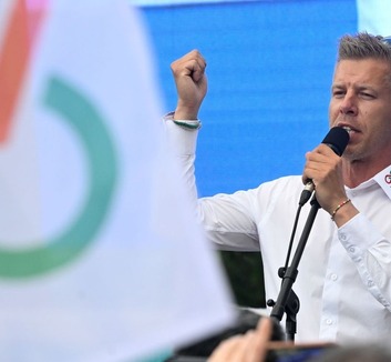 Magyar Péter: a Tisztítótűz művelet pár hónap alatt elérte a "fideszes maffia" legfelső köreit - illusztráció