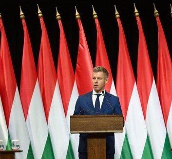 Magyar Péter: Az állam évtizedeken át megszegte a gyermekvédelemben élőknek tett ígéretét - illusztráció