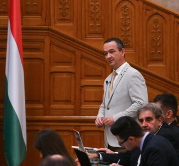 Elfogadta a magyar parlament az új gyermekvédelmi törvényt - illusztráció