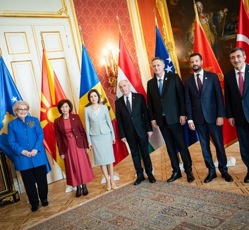 Külföldi állami vezetőkkel tárgyalt Baka András Budapesten - illusztráció