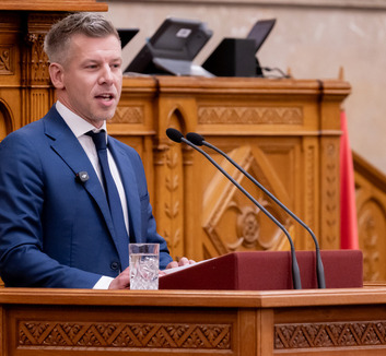Magyar Péter: Jövő héten dönt az Országgyűlés a legfőbb ügyészről - illusztráció