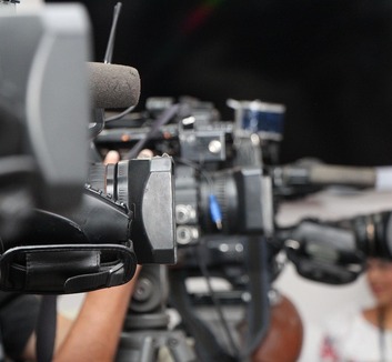 A médiatörvény módosításának azonnali leállítását követelik - illusztráció