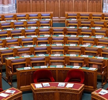 Újraindult a parlamenti közvetítés a magyar közmédiában - illusztráció
