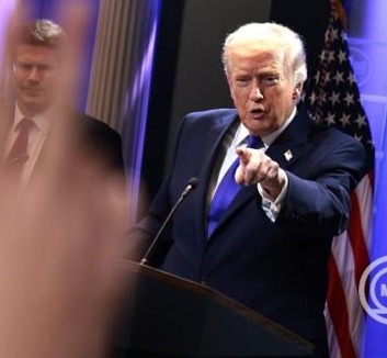 Donald Trump több sajtóorgánumot is kitiltott a Fehér Házból - illusztráció
