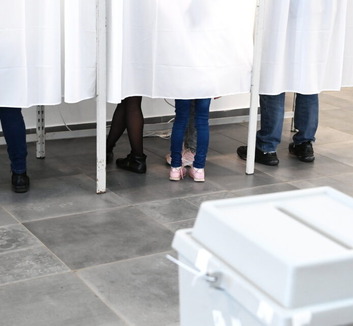 Újdonság a választáson: Függönyös szavazófülkéket állítanak fel - illusztráció
