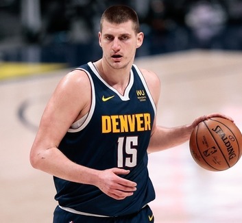 NBA: Jokićnak még 20 perc kell a díjakért való versenyben maradáshoz - illusztráció