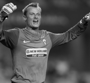 Autóbalesetben elhunyt az Arsenal és a Juventus híres osztrák kapusa - illusztráció