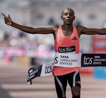 Megdőlt a maratonfutás világrekordja: Először két óra alatt - illusztráció