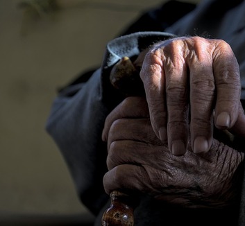 Mától 12,2 százalékkal emelkednek a nyugdíjak: Az első megemelt összeg januárban érkezik - illusztráció