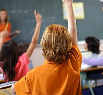 Oktatási miniszter: Fontolgatjuk a tanórák 30 percre rövidítését - illusztráció