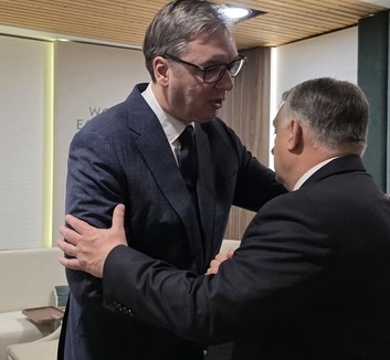 Vučić Orbán Viktorral egyeztetett Davosban az energetikai biztonságról - illusztráció