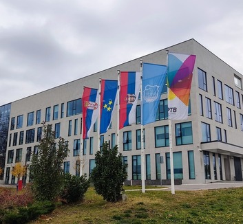 Nem emelkedik a tv-előfizetési díj: A minisztérium elutasította az RTS és az RTV javaslatát - illusztráció